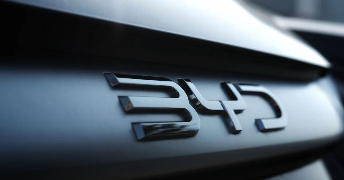 BYD a publié sept brevets pour une batterie solide qui promet 2 000 km d'autonomie