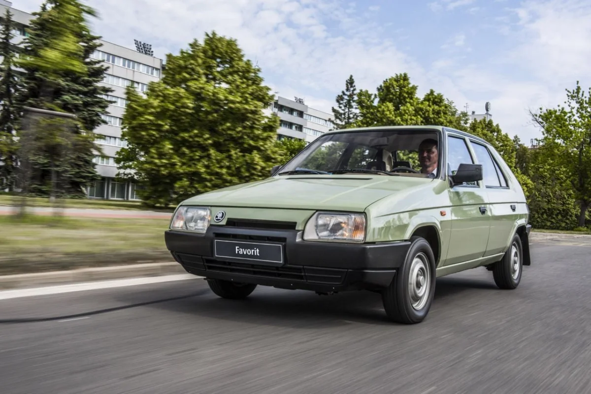 Skoda Favorit : la petite voiture qui a convaincu Volkswagen de racheter Skoda