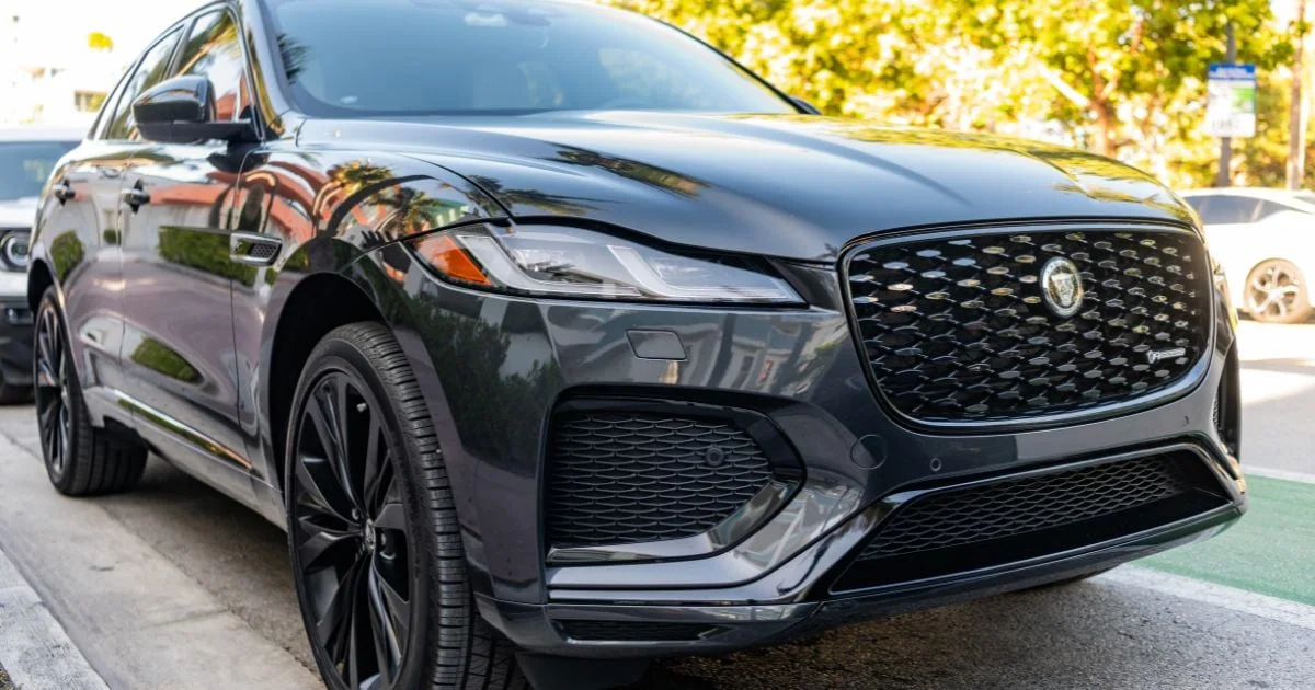 Il prétend ne plus pouvoir arrêter sa Jaguar à 125 km/h… mais les enquêteurs découvrent une tout autre histoire