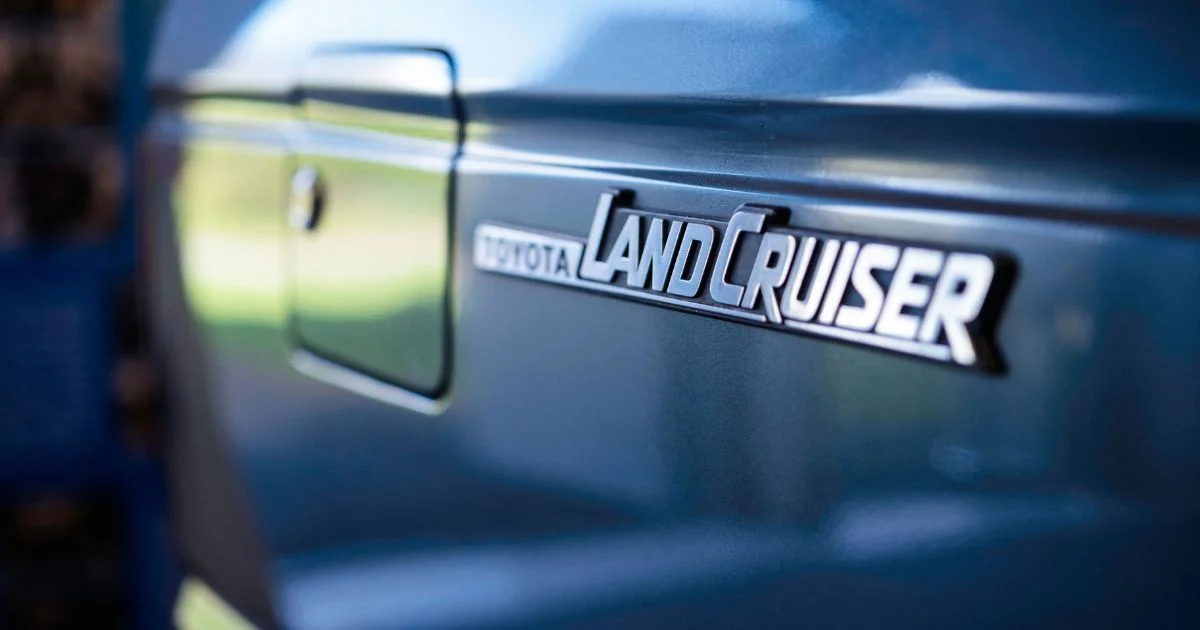 À 14 ans, il entraîne la police dans un étrange manège en Toyota Land Cruiser