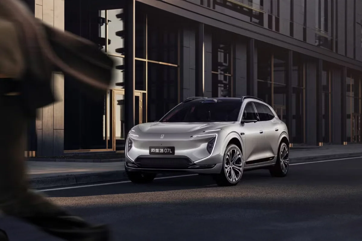 955 ch, moins de 40 000 euros : ce SUV chinois fait passer un frisson aux constructeurs occidentaux