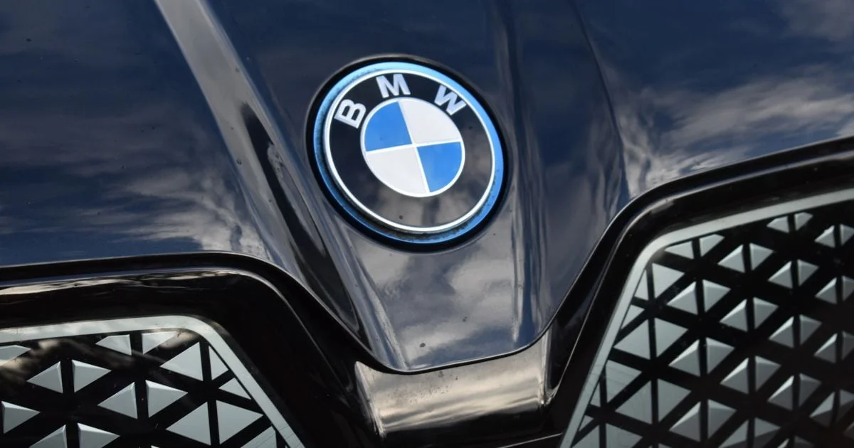 BMW promet de ne pas fermer d'usines, puis offre une indemnité de départ à la moitié des salariés allemands