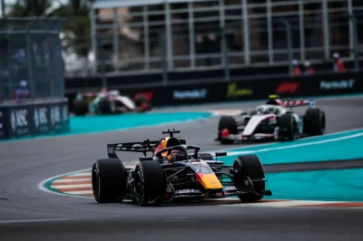 Max Verstappen pénalisé pour une infraction à la sortie des stands à Miami