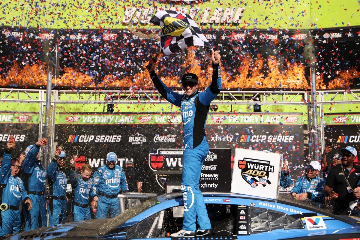 Chase Elliott s’impose au Texas face à un Hamlin en forme
