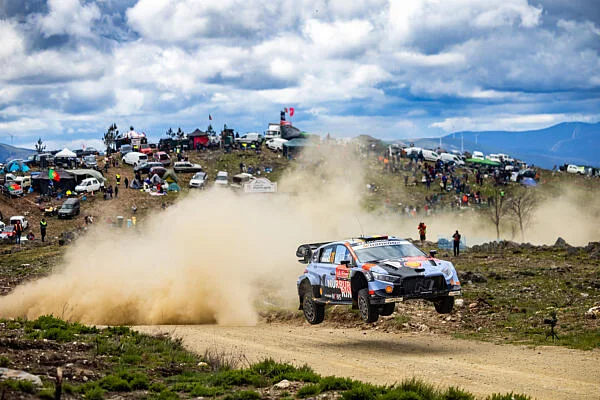 « Il était temps », indique Thierry Neuville, deuxième ce soir au Portugal