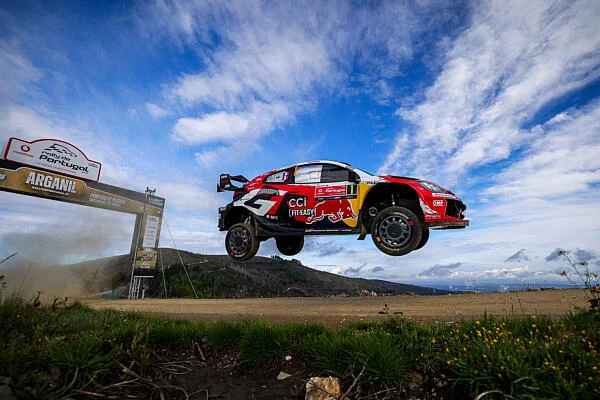 EN DIRECT – Sébastien Ogier va-t-il conserver les commandes au Portugal ? Suivez la troisième journée en live texte