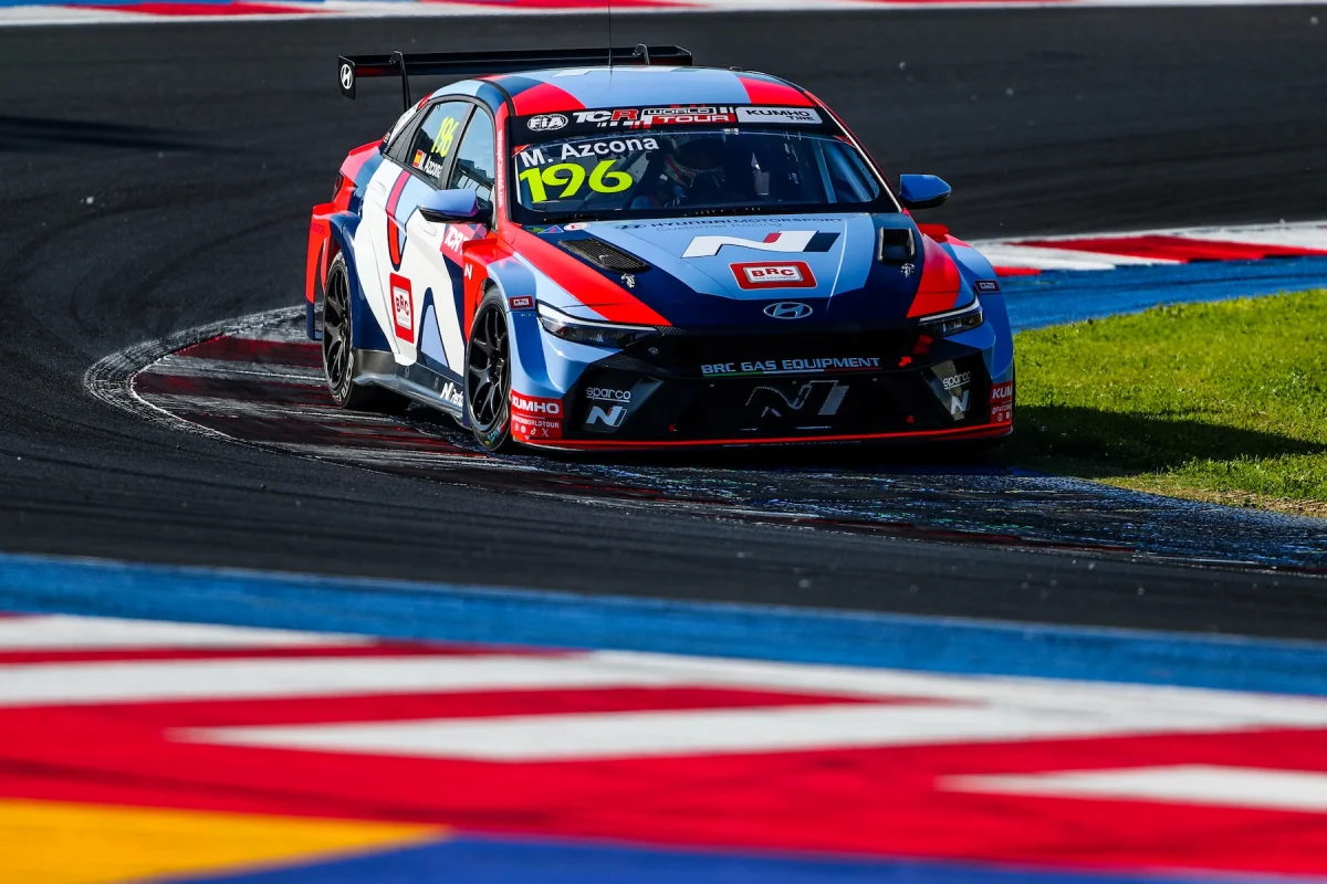 Mikel Azcona en pole de la course 1, les Français en force