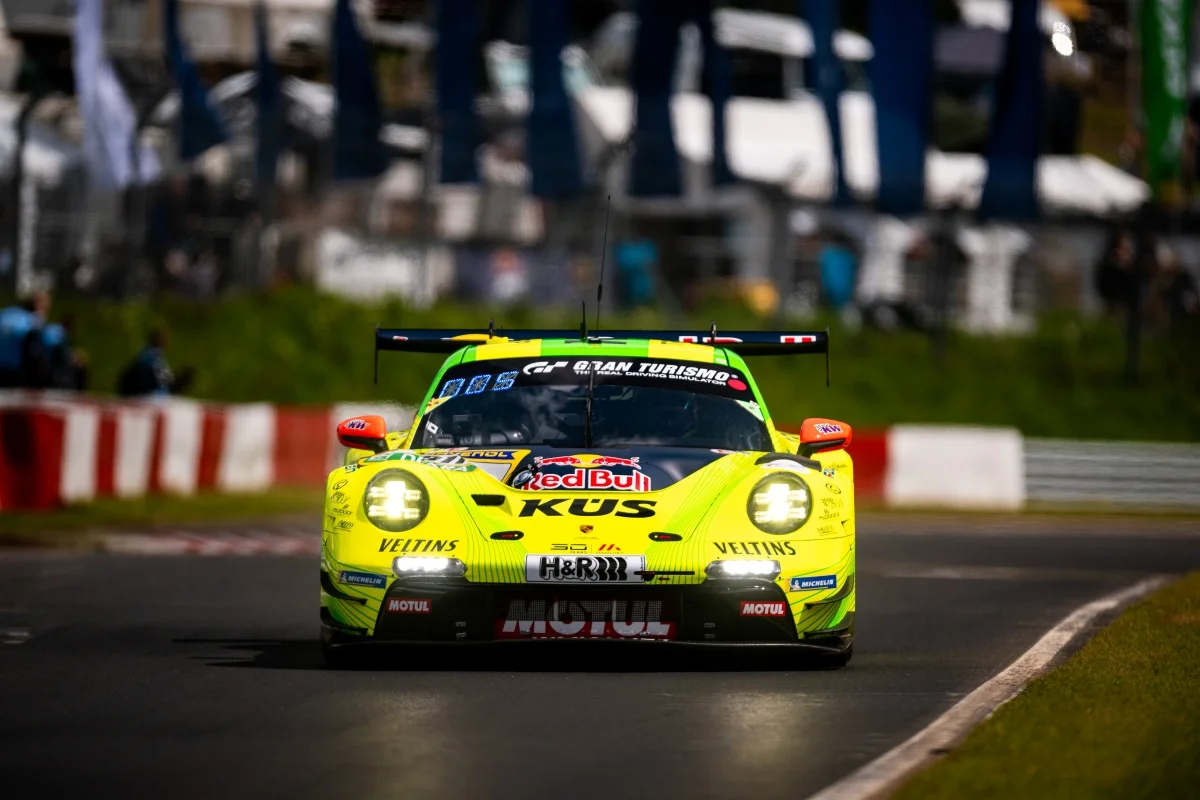 24H Nürburgring : La Porsche Grello abandonne après la sortie de piste de Kévin Estre
