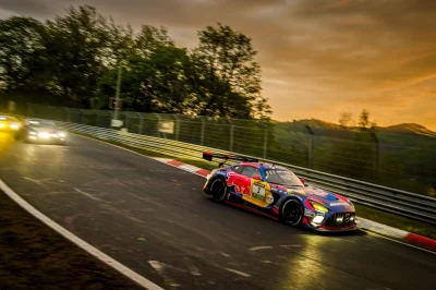 24H du Nürburgring : Verstappen toujours en tête à cinq heures de l’arrivée