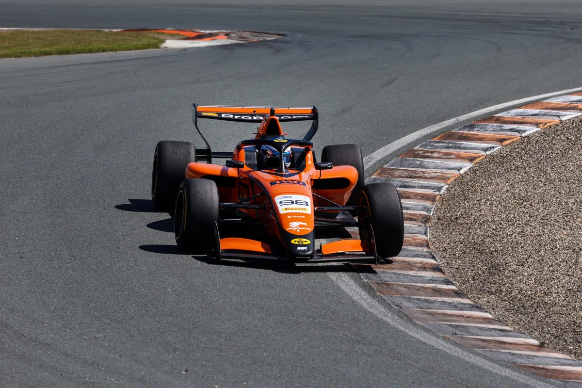 Zandvoort – Course 1 : Wheldon offre une victoire historique à MP, Munoz à la peine après une disqualification