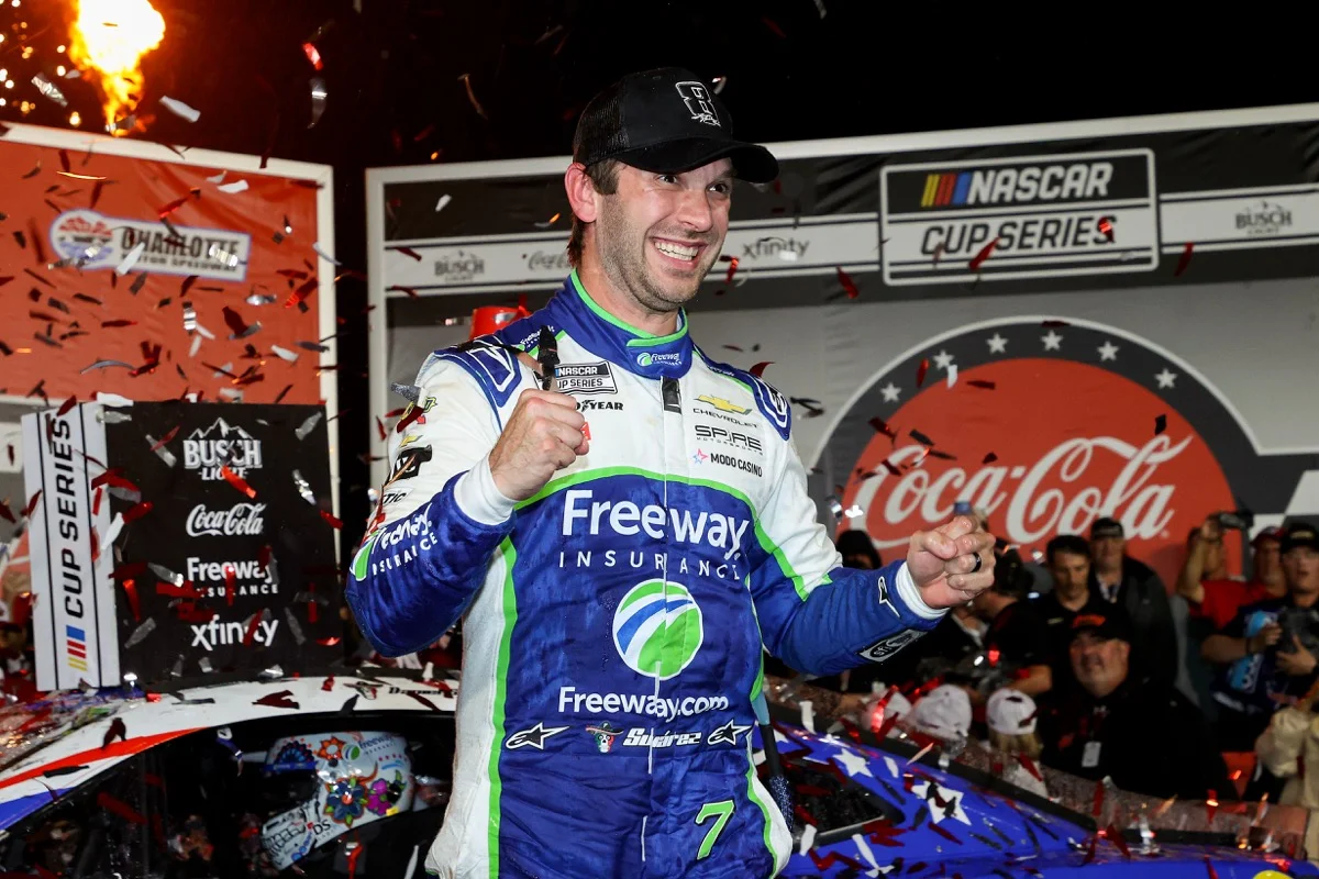 Daniel Suárez remporte un Coca-Cola 600 écourté par la pluie