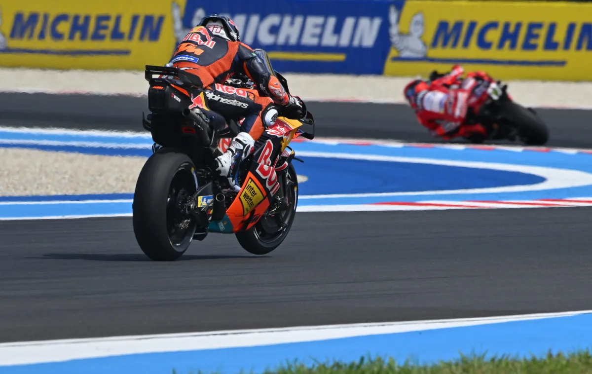 Pedro Acosta battu par Marc Márquez en Hongrie : « J’ai tout essayé »