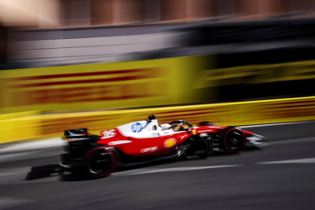 VIDÉO – Charles Leclerc dans le mur sous Voiture de Sécurité, drapeau rouge à Monaco