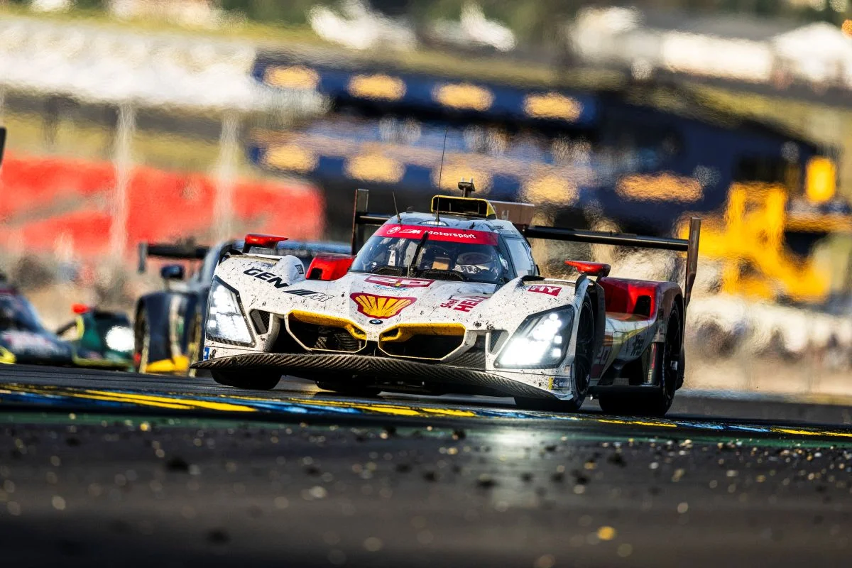 24H du Mans 2026 – H+17  La BMW n°20 en tête, la Toyota n°8 dans le rythme
