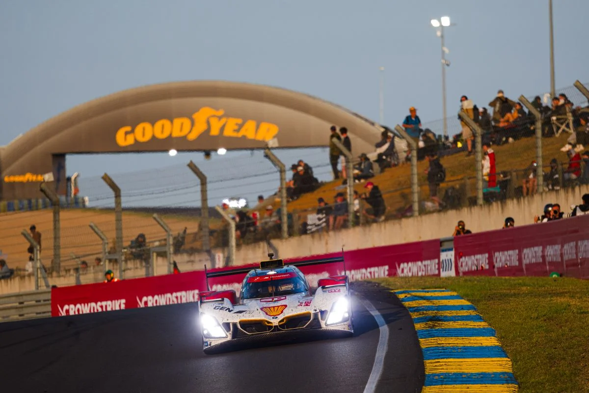 24H du Mans 2026 – H+18 : Doriane Pin reprend les commandes en LMP2, Safety Car !