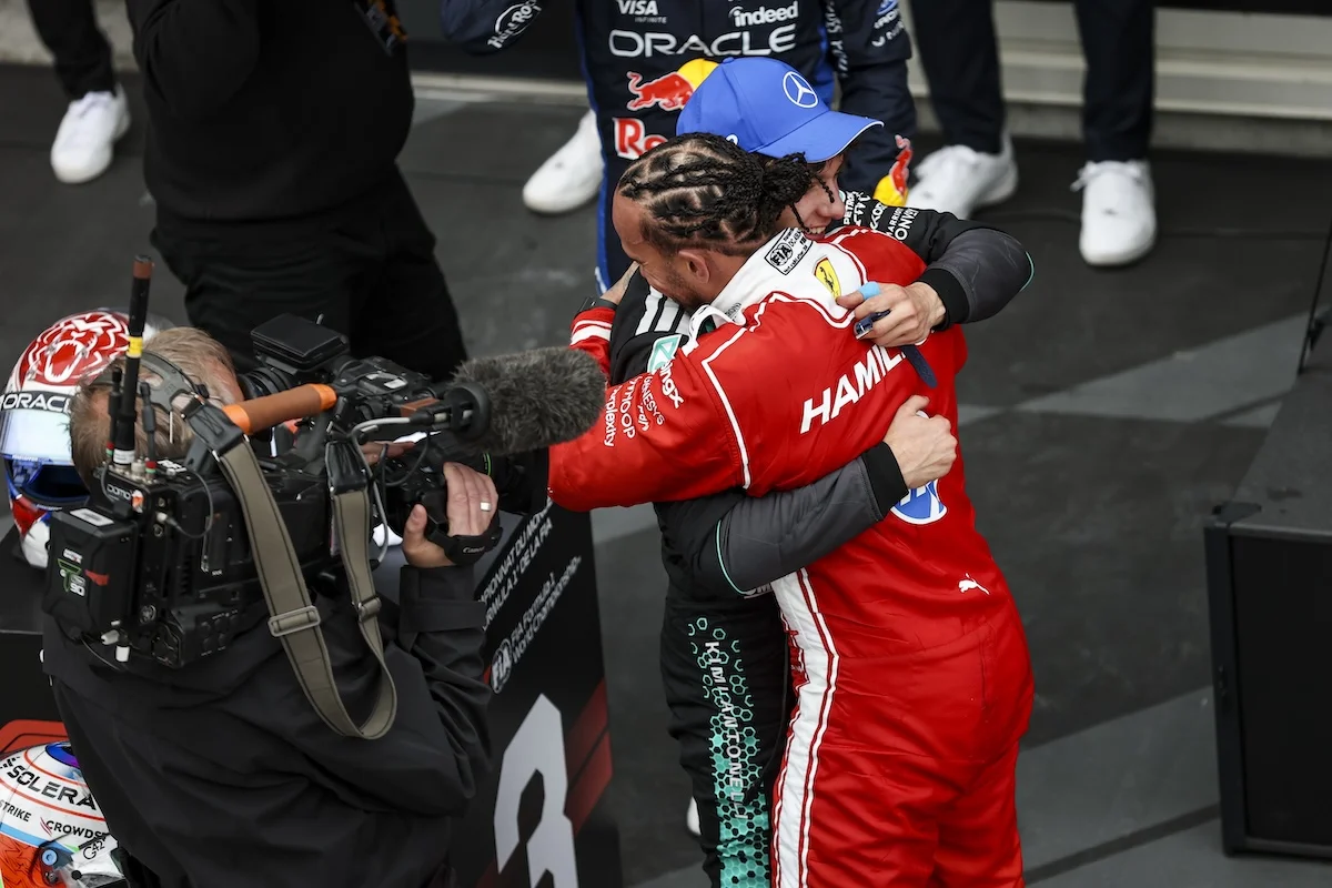 Kimi Antonelli content pour Hamilton malgré son abandon : « C’est beau de le voir gagner avec Ferrari »
