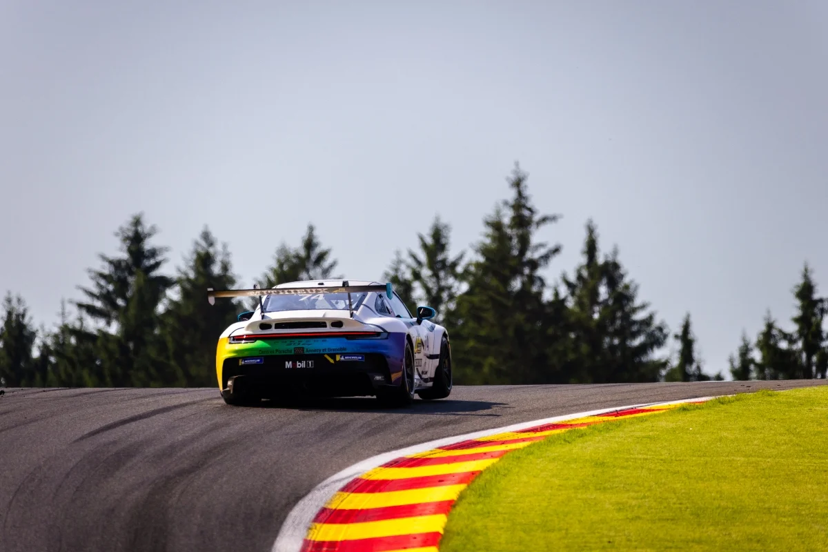 Spa-Francorchamps – Course 1 : Marvin Klein fait cavalier seul, rebondissements en Am