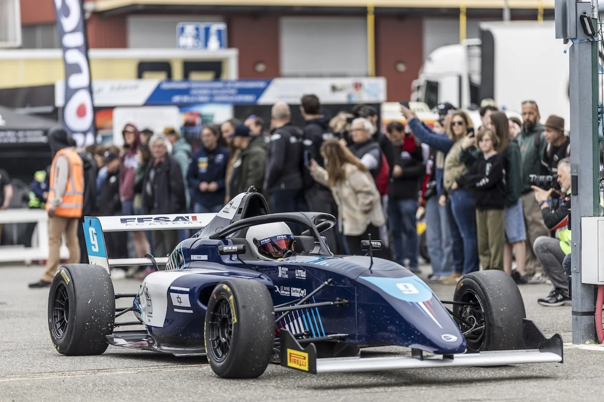 Spa-Francorchamps – Course 2 : Rosen mène de bout en bout, Bouzar deuxième dans les derniers mètres
