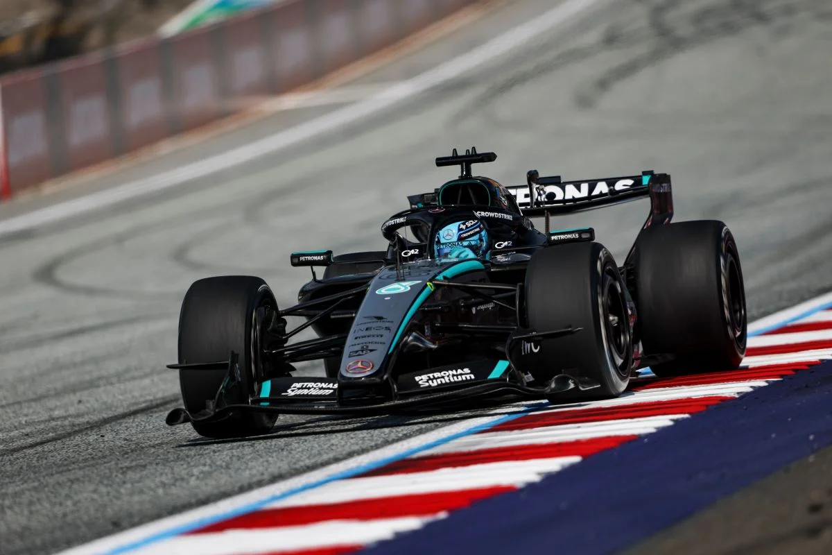 GP d’Autriche : George Russell résiste à Max Verstappen et retrouve la victoire