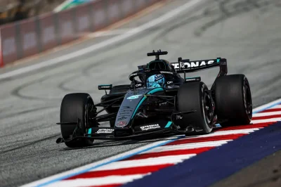 GP d’Autriche : George Russell résiste à Max Verstappen et retrouve la victoire