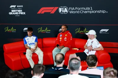 Lewis Hamilton plaisante sur ses chances de titre : « À part si je m’introduis dans le garage Mercedes… »
