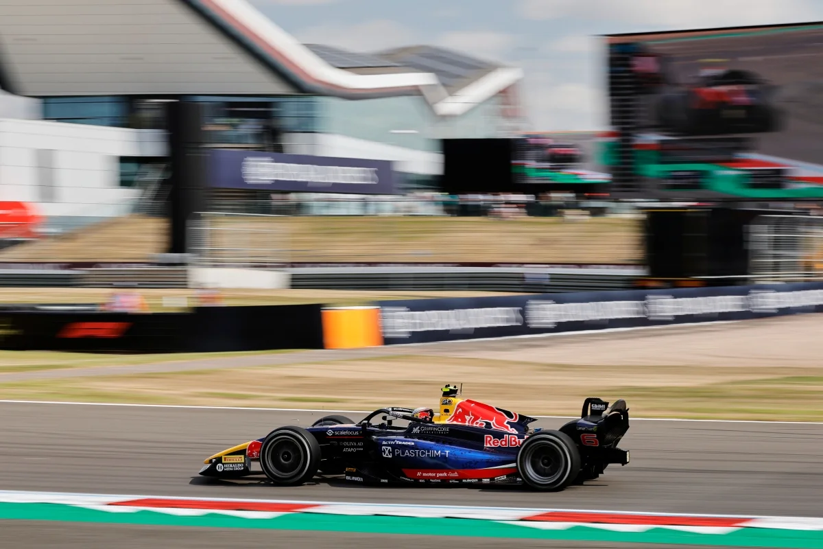 Silverstone – Sprint : Tsolov s’empare de la victoire dans le dernier tour devant Mini