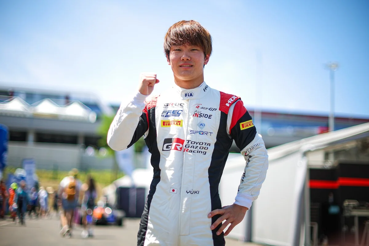 Hongrie – Course 1 : Yuki Sano mène de bout en bout, l’erreur fatale de Sebastian Wheldon