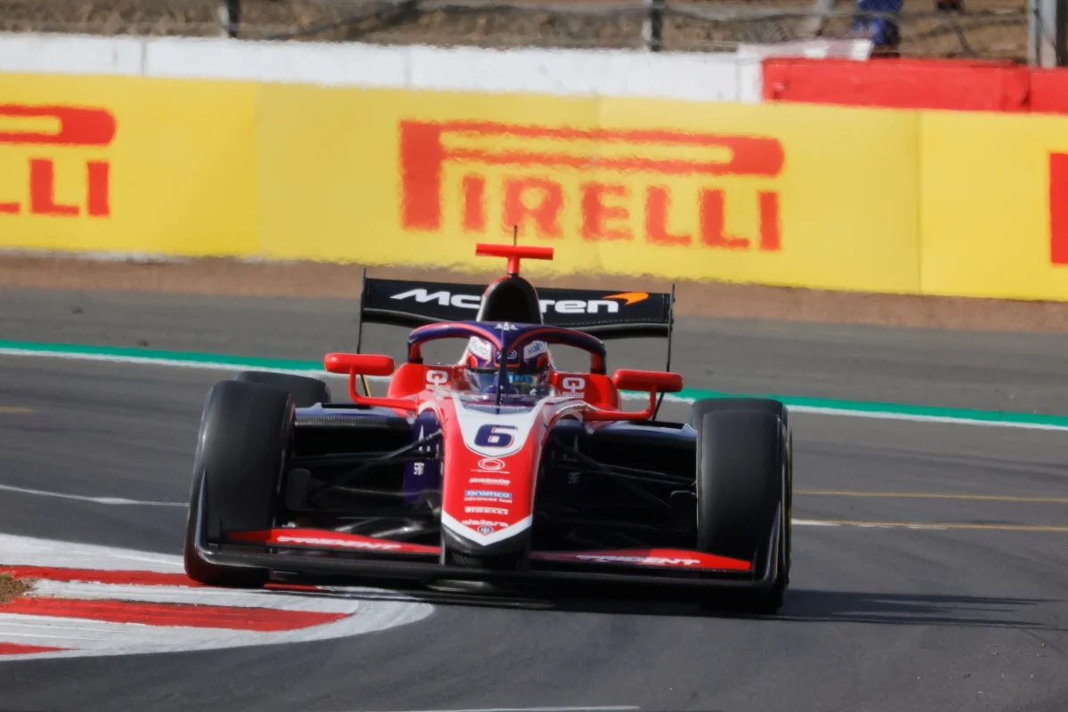 Silverstone – Course principale : De Palo vainqueur in extremis, Naël pénalisé sur la ligne