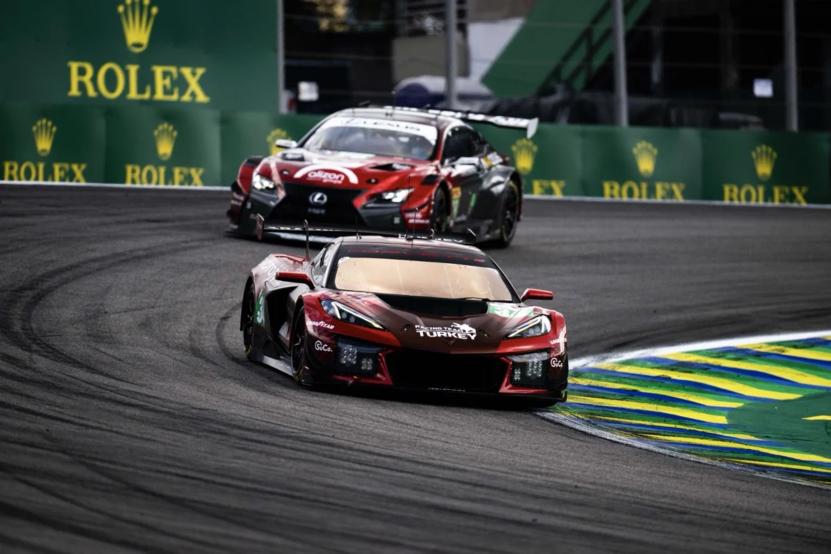 Corvette mène la samba à Interlagos