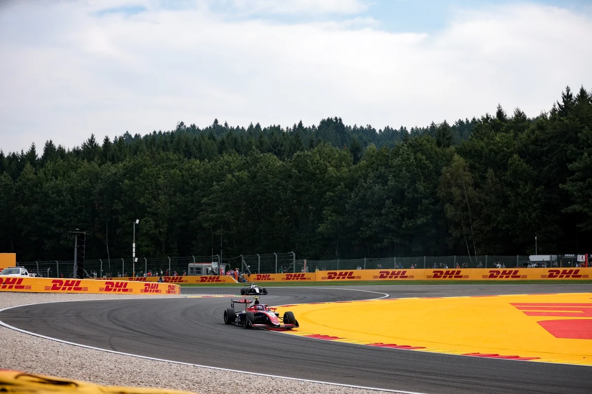 Spa-Francorchamps – Qualification : Slater en pole, la pluie piège les autres leaders de la F3