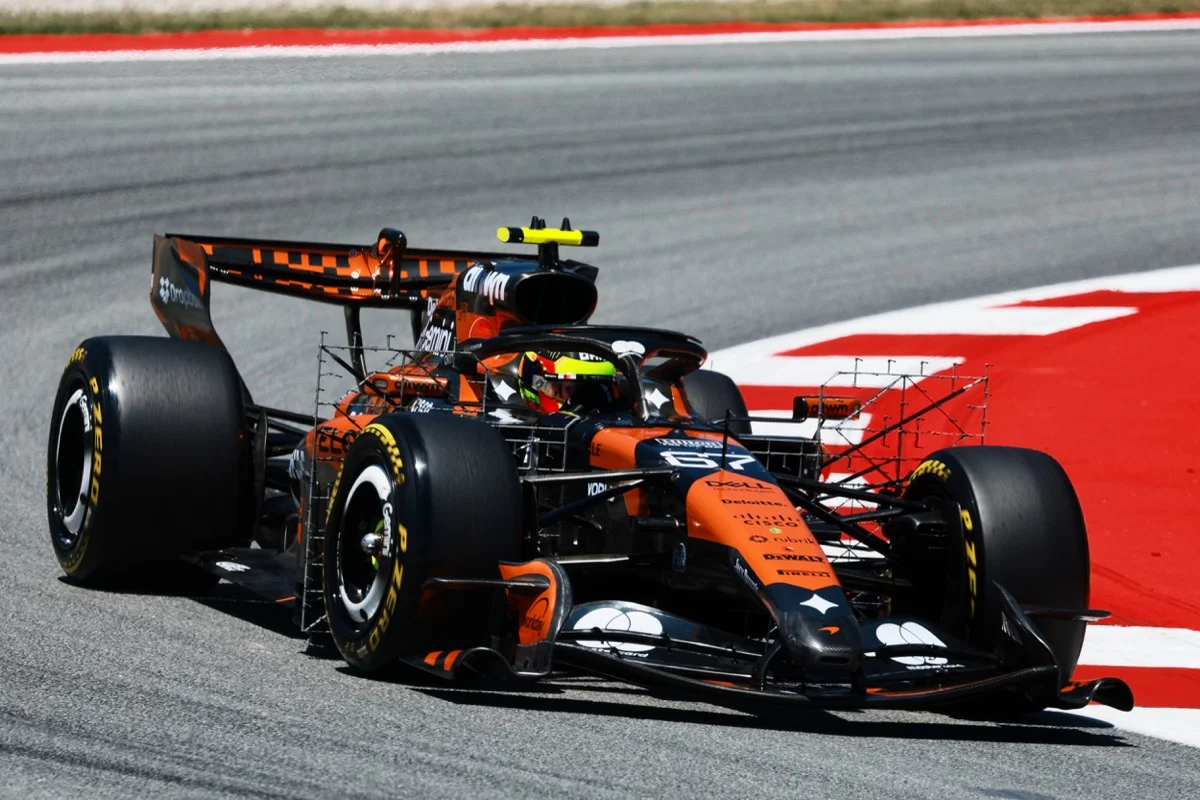 Leonardo Fornaroli au volant d’une McLaren évoluée en EL1 en Hongrie