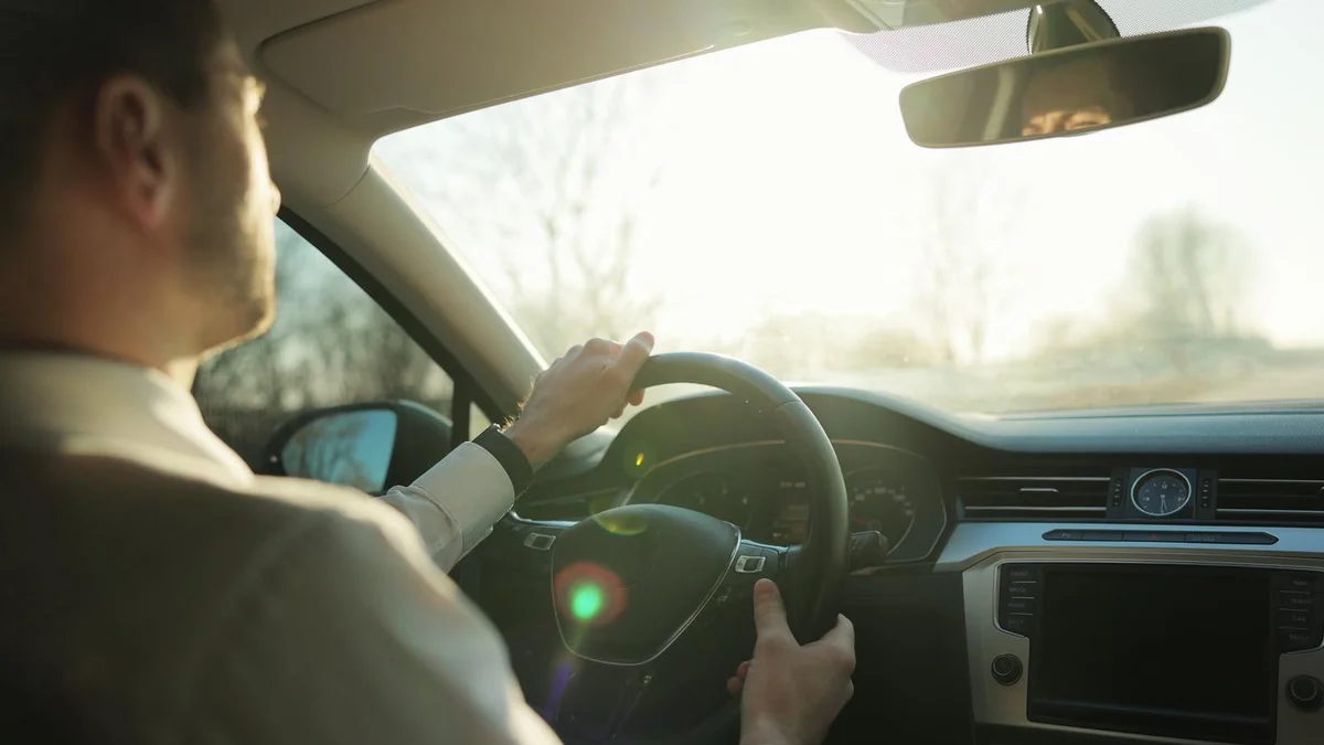 Yeux qui piquent, fatigue, éternuements : le risque printanier que les conducteurs sous-estiment
