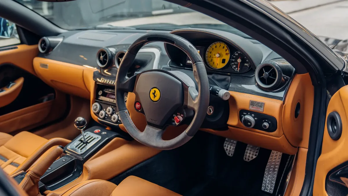 Ferrari prépare le retour des boîtes manuelles ? La marque travaille sur une nouvelle forme de pédale d’embrayage
