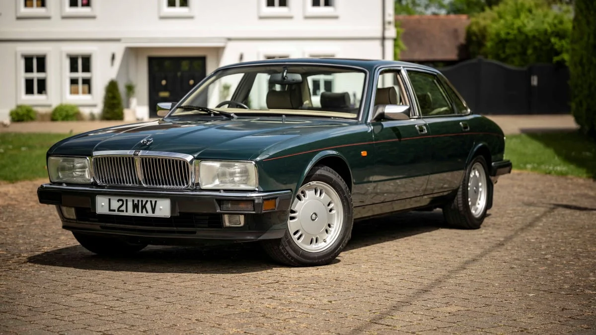 Cette Jaguar des années 90 est courante, mais risque de battre des records aux enchères grâce à sa célèbre ex-propriétaire