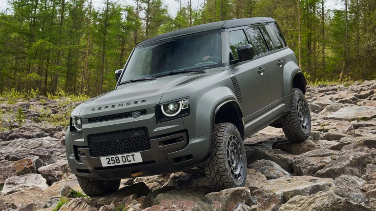 Land Rover renonce au tout électrique pour ses Defender et Evoque