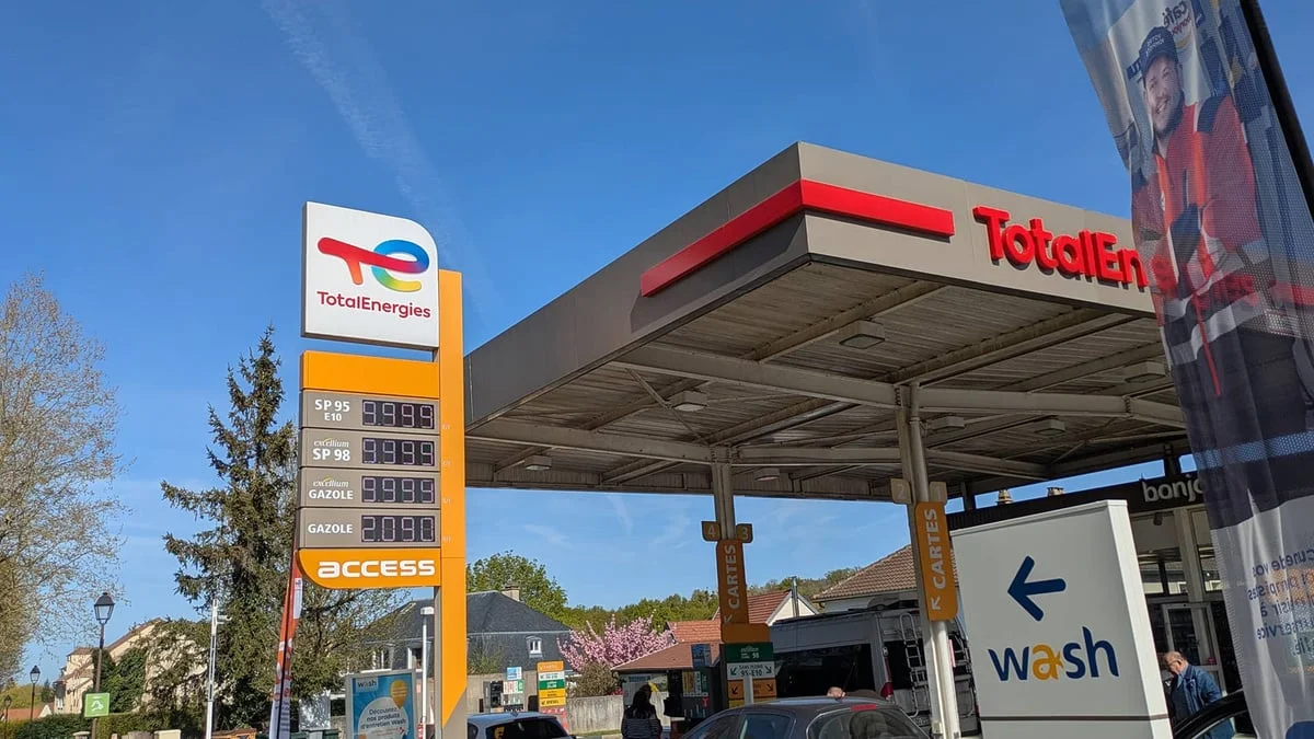 Malgré la baisse du pétrole, pourquoi TotalEnergies veut maintenir son plafonnement des prix dans les stations (mais pas toutes)