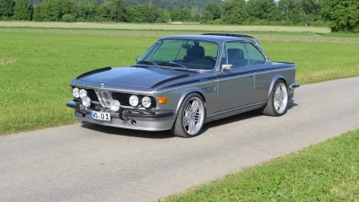 Une carrosserie des années 70 sur une plateforme des années 2000, l’un des restomods sur base BMW les plus insolites est passé à la vente