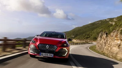 Clio des villes en E-Tech 160, ou Clio des champs en 1.2 115 EDC6 ? Toutes les infos pour bien choisir votre citadine Renault