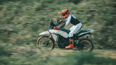 Essai QJ Motor SRT 450 RX : ce trail A2 est incroyablement bien équipé, mais tout n'est pas aussi réussi