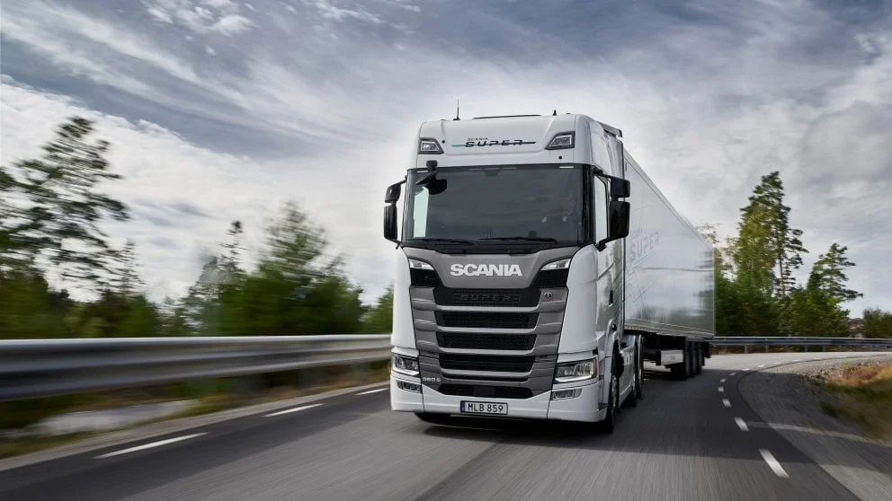 Un véhicule de 500 ch contrôlé à 140 km/h dans une zone de travaux : dangereux, surtout quand il s'agit d’un semi-remorque !