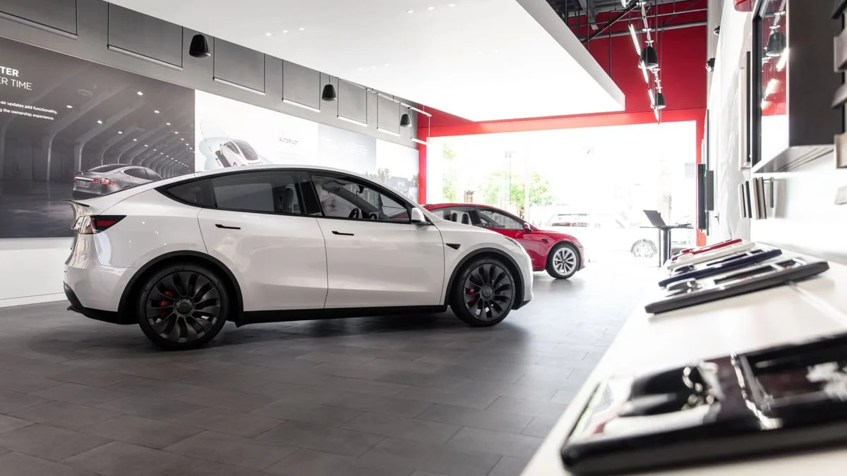 Tesla Model Y, un SUV électrique qui passe du fond du classement à la meilleure vente en Europe devant la Dacia Sandero