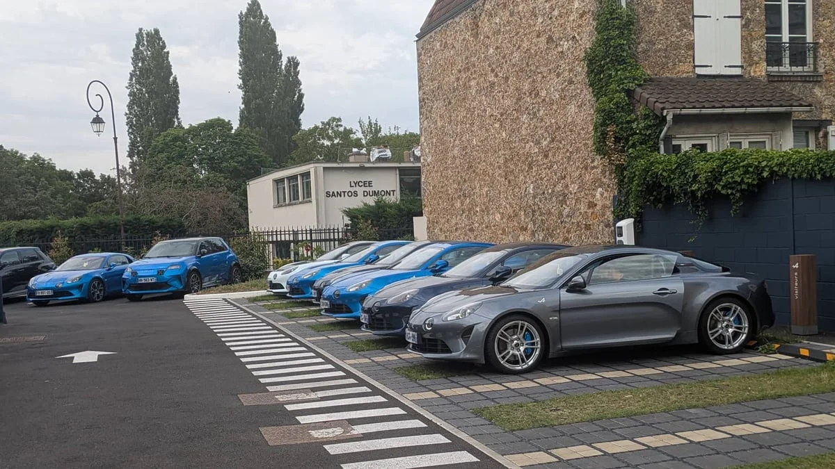 Pourquoi les ventes de la dernière sportive thermique française de grande série s'envolent en plein décollage de la voiture électrique