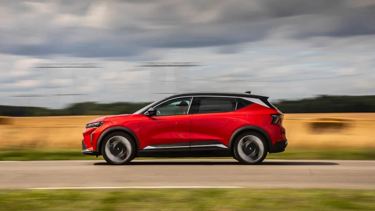 Ventes de voitures électriques en avril : la Renault 5 reprend la tête, le Scénic passe devant le Tesla Model Y