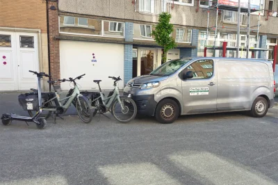 Témoignage : de la trottinette au Citroën ë-Jumpy, ce chauffagiste bruxellois optimise tous ses déplacements