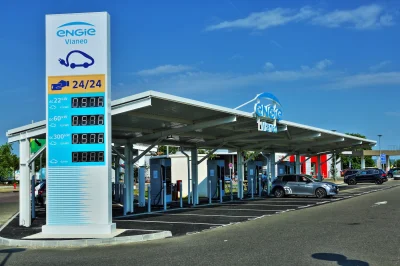 Recharges offertes, gilets bleus… ENGIE Vianeo sort l’artillerie lourde pour éviter la galère aux bornes pendant les ponts de mai