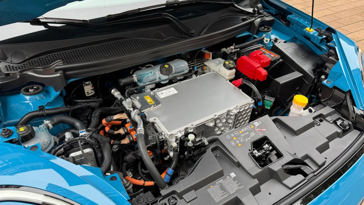 Voitures électriques : comment la France compte sortir de la dépendance aux terres rares chinoises