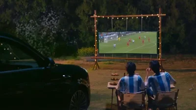 Votre future voiture électrique pourra-t-elle servir de projecteur de cinéma en plein air ?