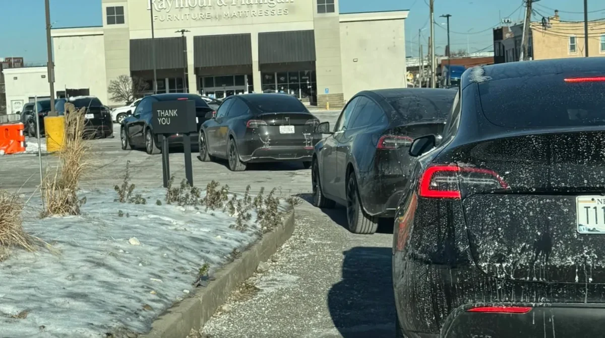 Bornes de recharge : Tesla teste une fonctionnalité de file d’attente
