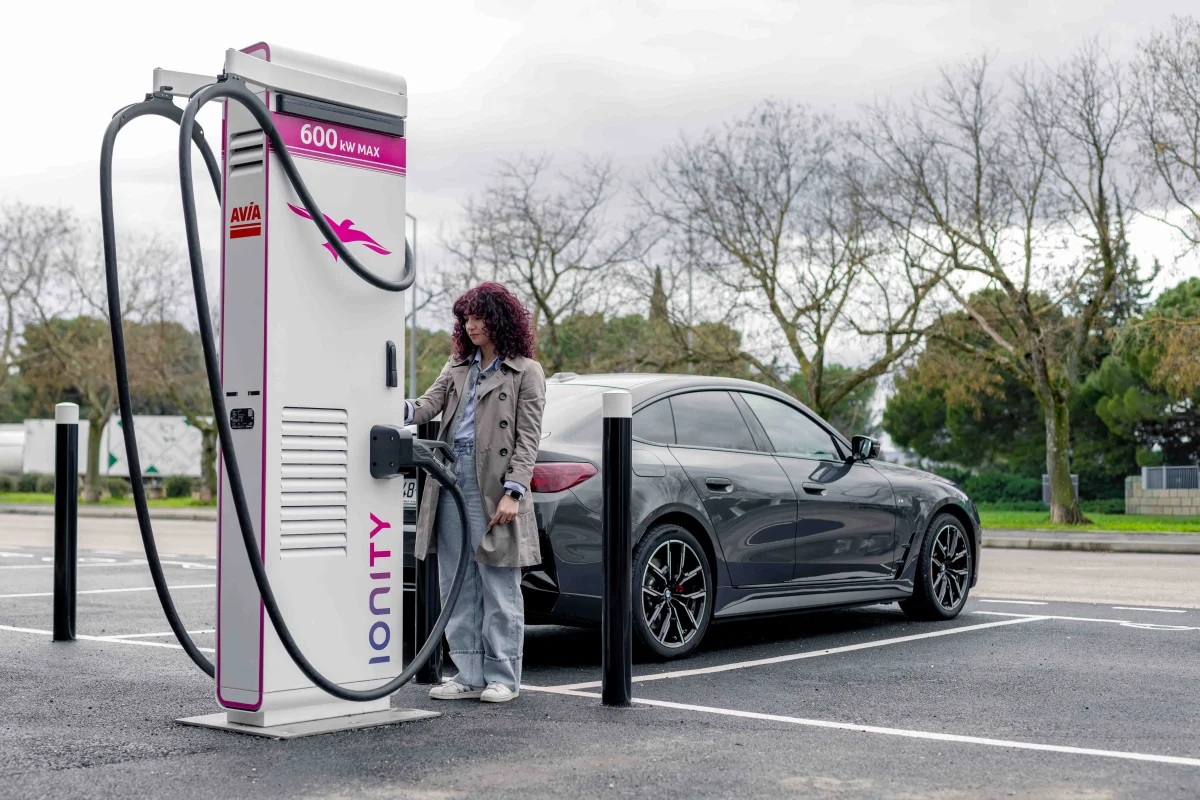 Bornes de recharge : un nouveau record battu en France