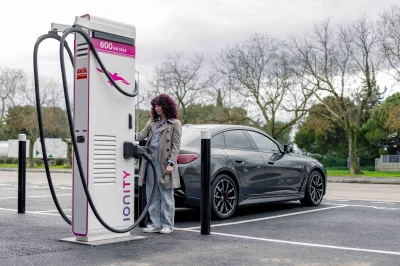 Bornes de recharge : un nouveau record battu en France